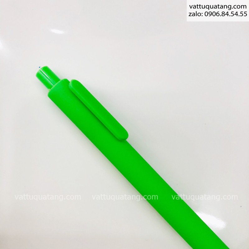 Phôi bút bi nhựa full màu xanh lá bấm